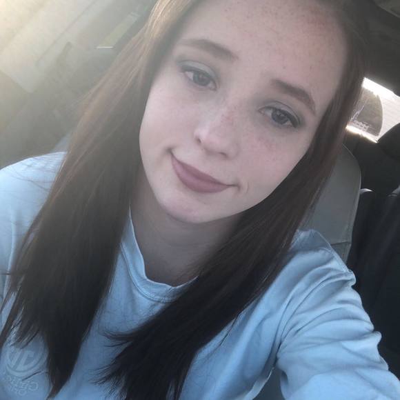 Profile Picture of Alexus Dunham (@alexus_dunham) on Poshmark