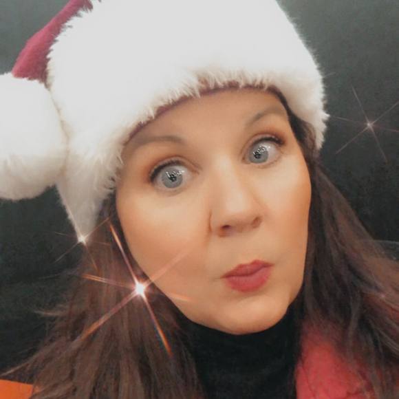 Profile Picture of Ruthann Cramer wiesner (@rawiesner) on Poshmark