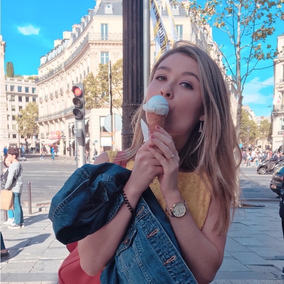 Sofia Hanberg - Poshmark Profile Picture of Sofia Hanberg (@sofiahanberg) on Poshmark