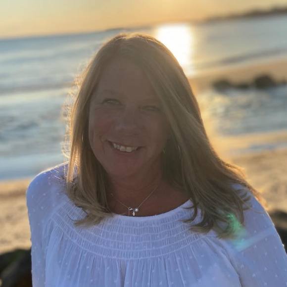 Profile Picture of Kelly Powers (@shoppingtherapy) on Poshmark