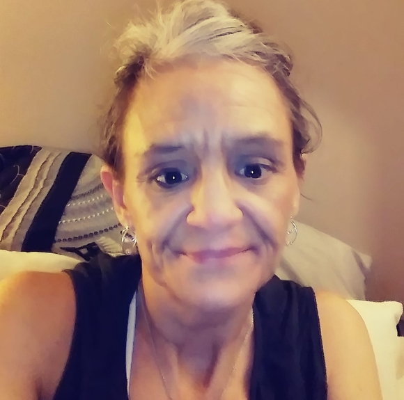 Profile Picture of Angela Brewster (@angelambrewster) on Poshmark