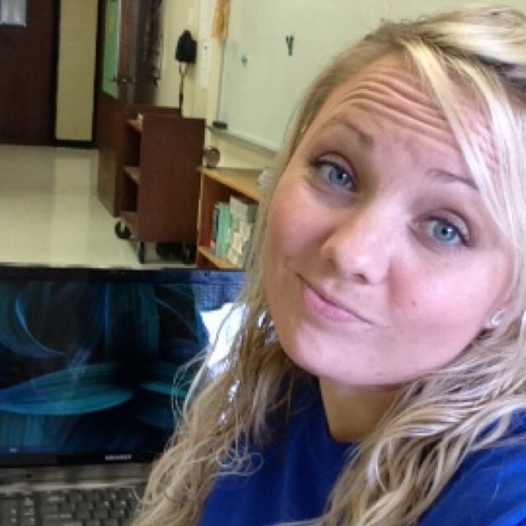 Savannah Griswold - Poshmark Profile Picture of Savannah Griswold (@savgriz) on Poshmark