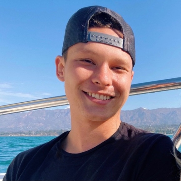 Profile Picture of Kodi Lowdermilk (@kodilowdermilk) on Poshmark