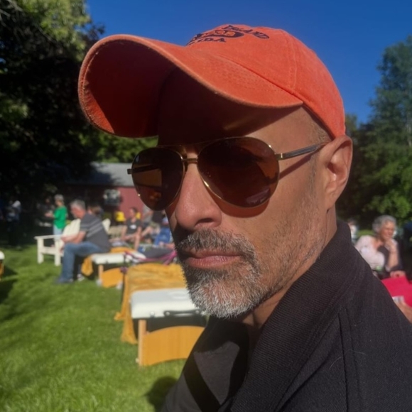 Profile Picture of Alexander Lipera (@alexanderlipera) on Poshmark