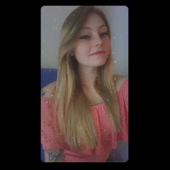Profile Picture of Brooke Schleininger (@brookeamber87) on Poshmark