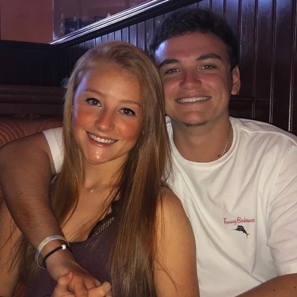 Profile Picture of Danielle Stenz (@daniellestenz) on Poshmark