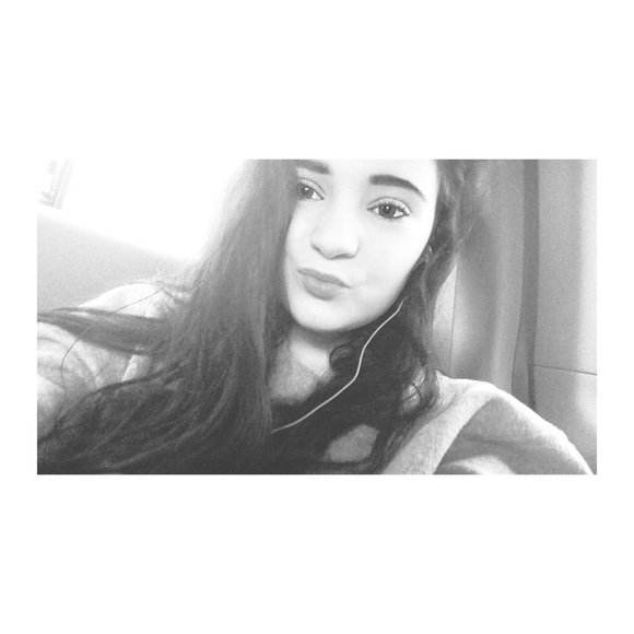 Profile Picture of Zoe Jannenga (@zjannenga) on Poshmark