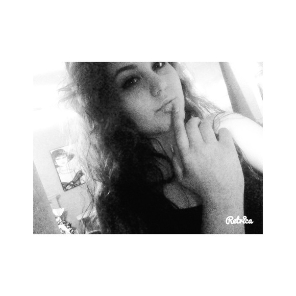 Lana Belarde - Poshmark Profile Picture of Lana Belarde (@leiahna_nicole) on Poshmark