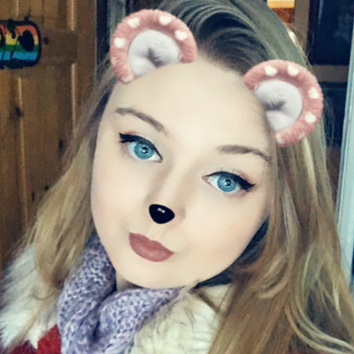 Profile Picture of Chloe Davidson (@Blonde_Chipmunk) on Twitter