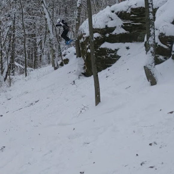 Profile Picture of Alex Byrnes (@alexleaf21) on Poshmark