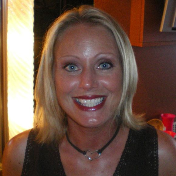 Profile Picture of Laura Nimeh (@lauraannes) on Poshmark