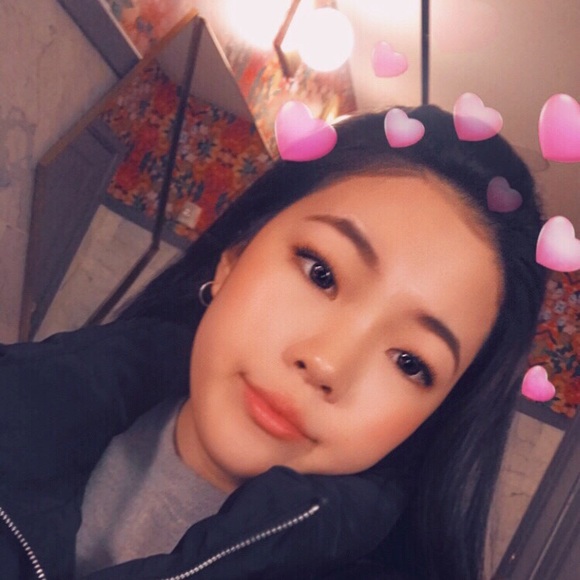 Profile Picture of Clare Lee (@clarekwon0811) on Poshmark