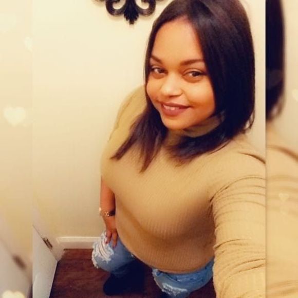 Profile Picture of Gonzalez Gonzalez (@gonzalezgonz919) on Poshmark