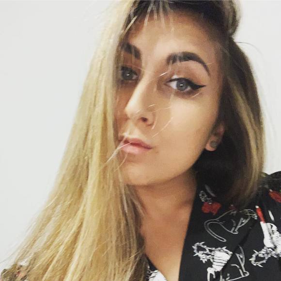 Profile Picture of Alifair Zettlemoyer (@alizett97) on Poshmark