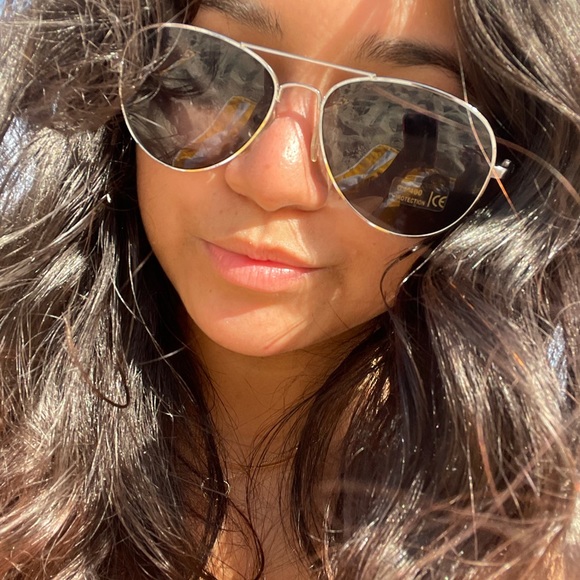 Profile Picture of Karina Velasquez (@kaarinax33) on Poshmark