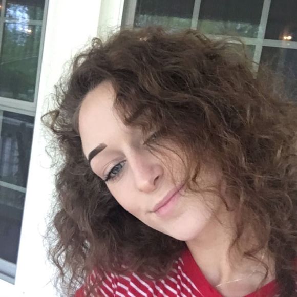 Profile Picture of Grace Glidewell (@graceefacee_01) on Poshmark