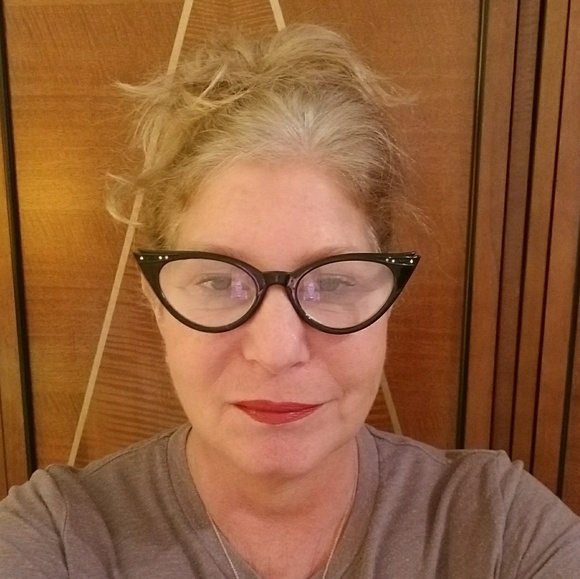 Linda Brinn - Poshmark Profile Picture of Linda Brinn (@adnilposh) on Poshmark