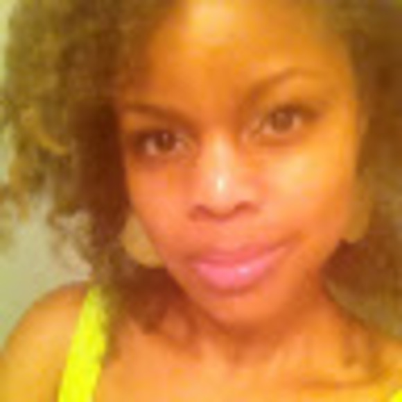 Profile Picture of Ayo Jones (@ayojones) on Poshmark