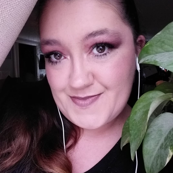 Profile Picture of Tami Gordinier (@tami_2018) on Poshmark