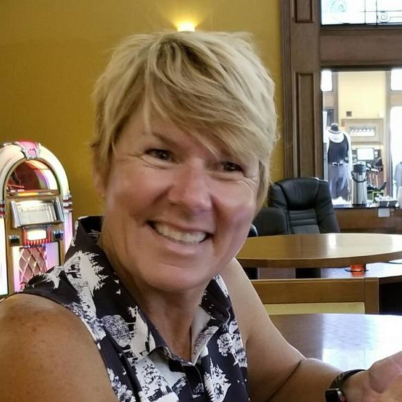 Profile Picture of Lisa Lipnicky (@lisalipnicky) on Poshmark