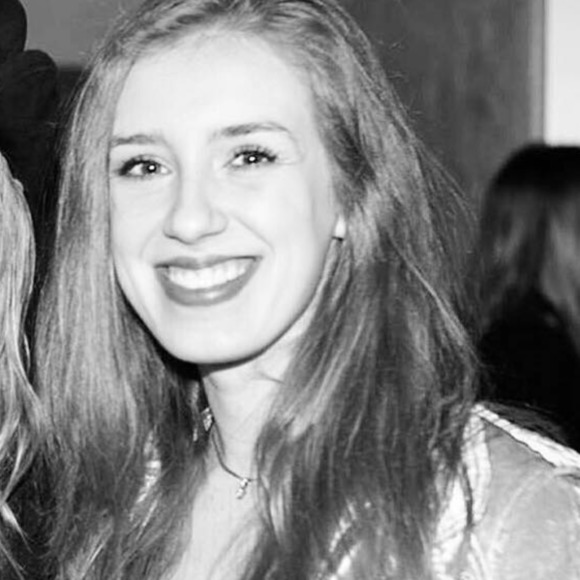 Profile Picture of Madelyn Allen (@madallen16) on Poshmark