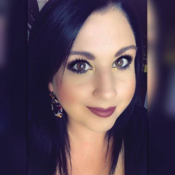Profile Picture of Jamie Cornell (@jamie3980) on Poshmark