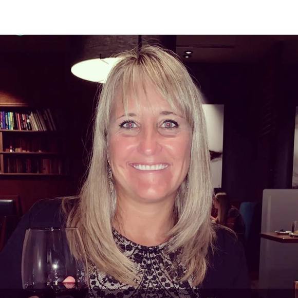 Profile Picture of Lori Gansevles (@lori_gansevles) on Poshmark