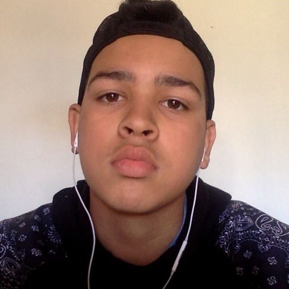 Profile Picture of Victor Ulloa (@idk12) on Poshmark