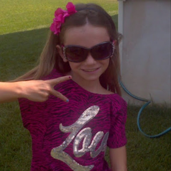 Profile Picture of Amber Bilz (@amberbilz1221) on Poshmark