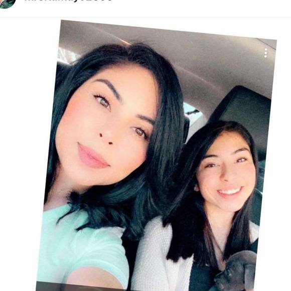 Profile Picture of Janet Robledo (@janetrobledo) on Poshmark