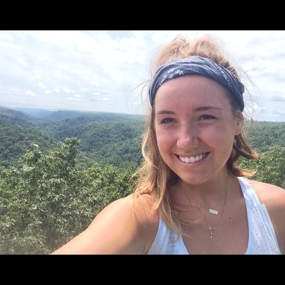 Profile Picture of Lili Cassiere (@lilicassiere) on Poshmark