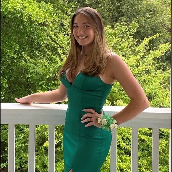 Profile Picture of Laura Losson (@lauralosson) on Poshmark