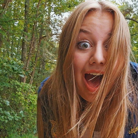 Profile Picture of Miranda Burroughs (@randa_lolz) on Poshmark