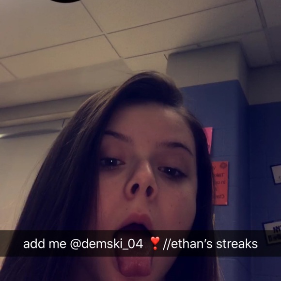 Profile Picture of Aaliyah Demski (@demski_24) on Poshmark