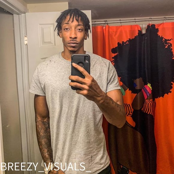 Profile Picture of Chris Derry (@chrisderry) on Poshmark