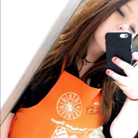 Profile Picture of Bailey Cotterill (@shauntel95) on Poshmark