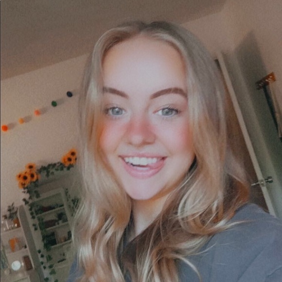 Profile Picture of Katie Thulin (@katiethulin) on Poshmark