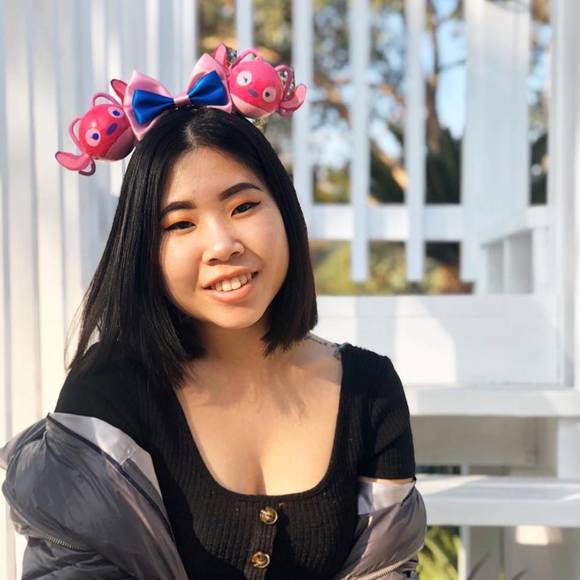 Profile Picture of Vickie Chung (@vickiechung) on Poshmark