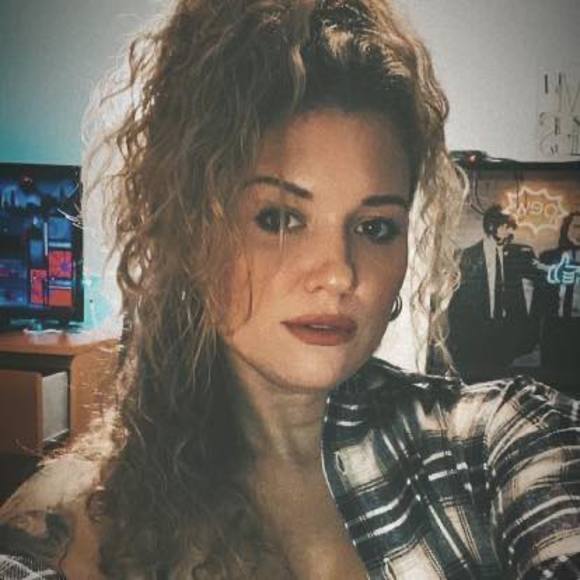 Profile Picture of Whitney Ball (@whitneyball758) on Poshmark