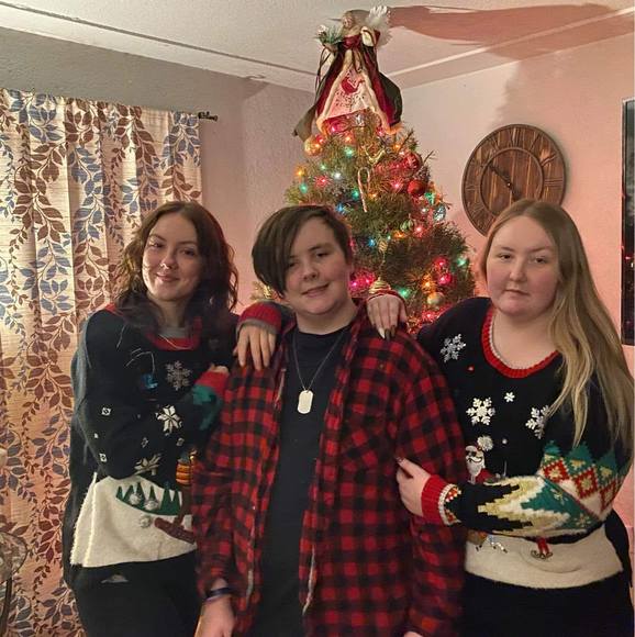 Profile Picture of Lea Radovich (@momma_lea) on Poshmark