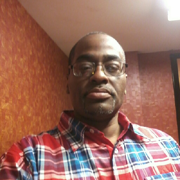 Profile Picture of Robert Cannon (@elvin45) on Poshmark