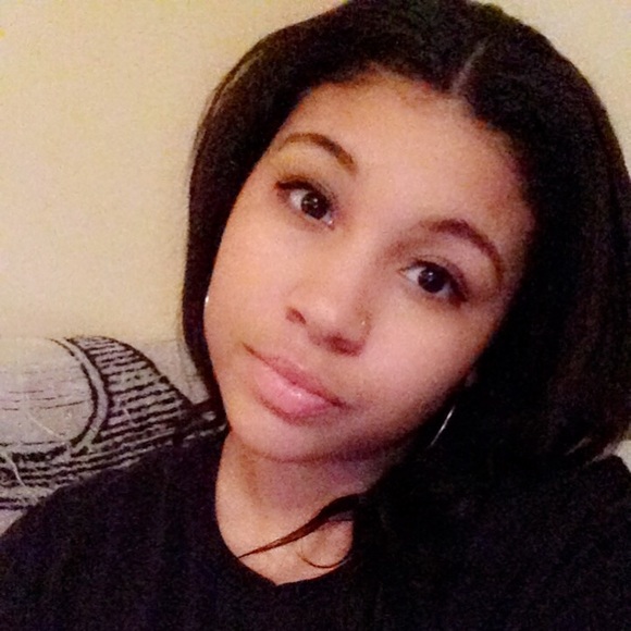 Profile Picture of Markasia Baylor (@markasiabaylor) on Poshmark