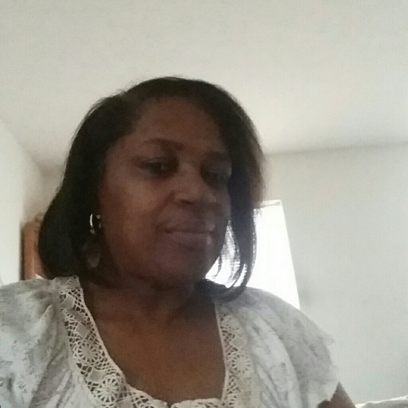 Profile Picture of Bobbye Clark (@bclarj) on Poshmark