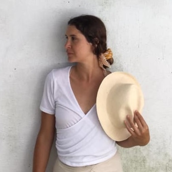 Profile Picture of Natalie Bessell (@nataliebessell) on Poshmark