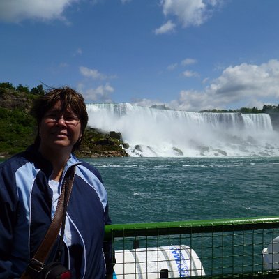 Profile Picture of Debra McKenzie (@CdnGirlsGirl) on Twitter