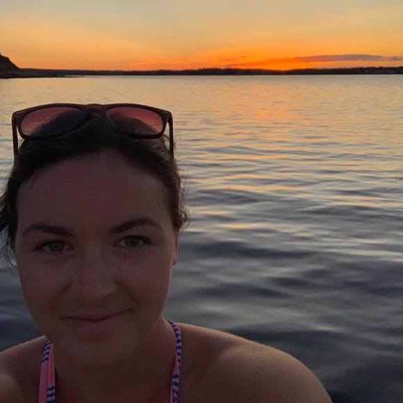 Profile Picture of Erin Macgregor (@erin_simpson74) on Poshmark