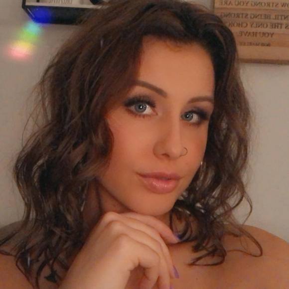 Profile Picture of Peyton Bjorkman (@peytonbjorkman) on Poshmark