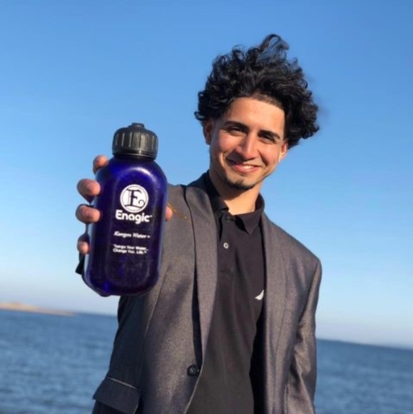 Profile Picture of Richard Zapata (@richardzapata03) on Poshmark