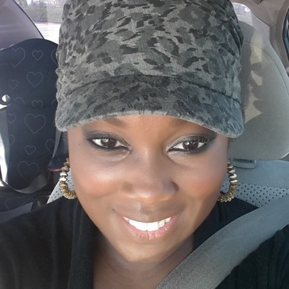 Profile Picture of Trilby Mitchell (@tril85) on Poshmark