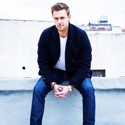 Profile Picture of Dan Amboyer (@weebhowell) on Twitter